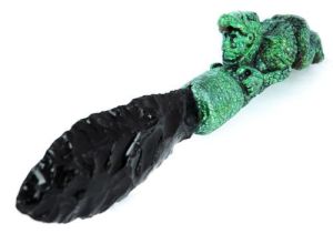 Cuchillo para sacrificios azteca de malaquita y obsidiana